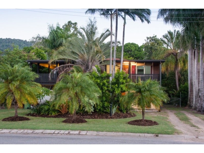 6 Schnapper Street, Cannonvale QLD 4802