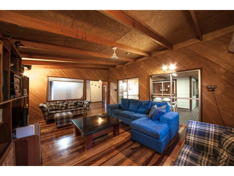 6 Schnapper Street, Cannonvale QLD 4802