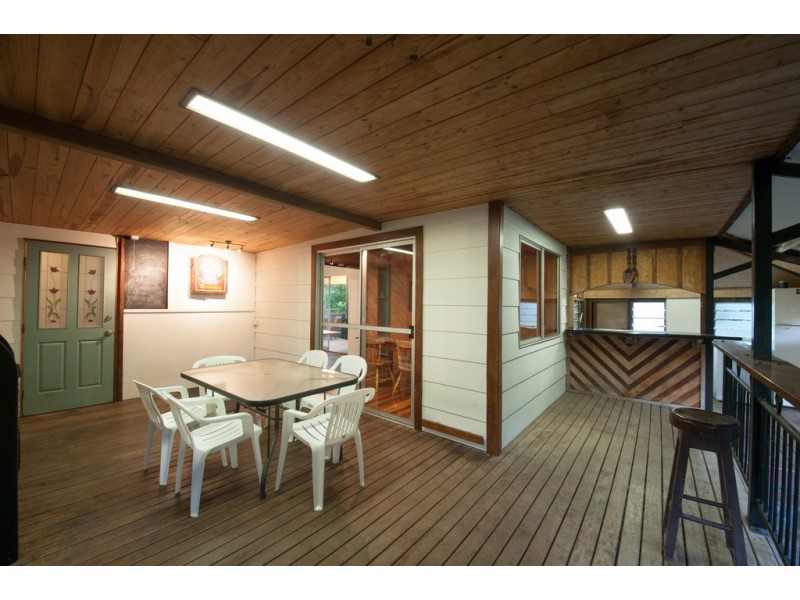 6 Schnapper Street, Cannonvale QLD 4802