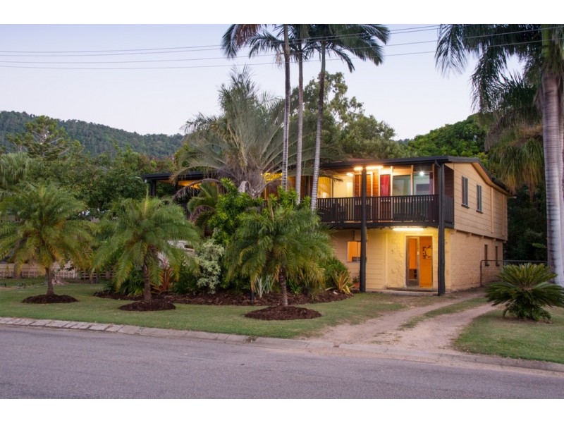 6 Schnapper Street, Cannonvale QLD 4802