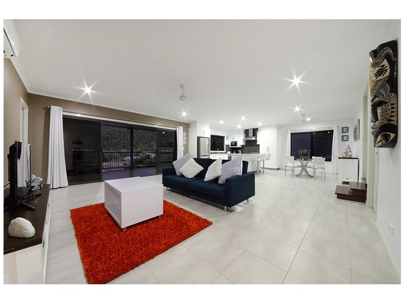 5 Scarlet Gum Crescent, Cannonvale QLD 4802