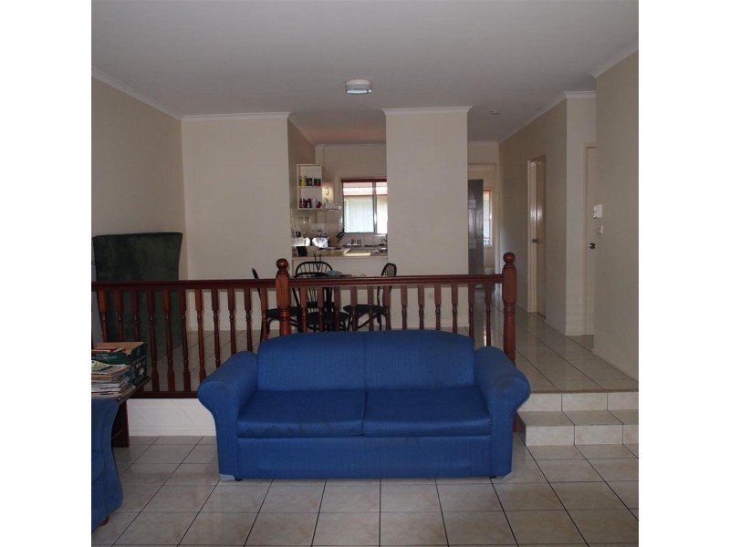 4a/10 Island Drive, Cannonvale QLD 4802