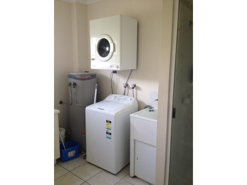 4a/10 Island Drive, Cannonvale QLD 4802