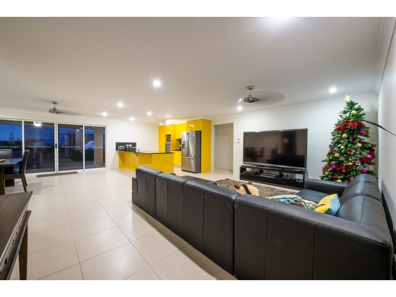 38 Endeavour Circuit, Cannonvale QLD 4802
