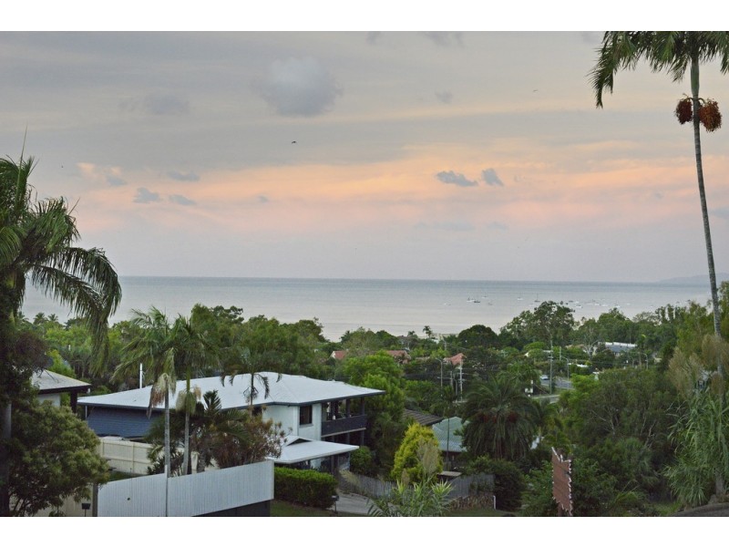 37 Manooka Drive, Cannonvale QLD 4802