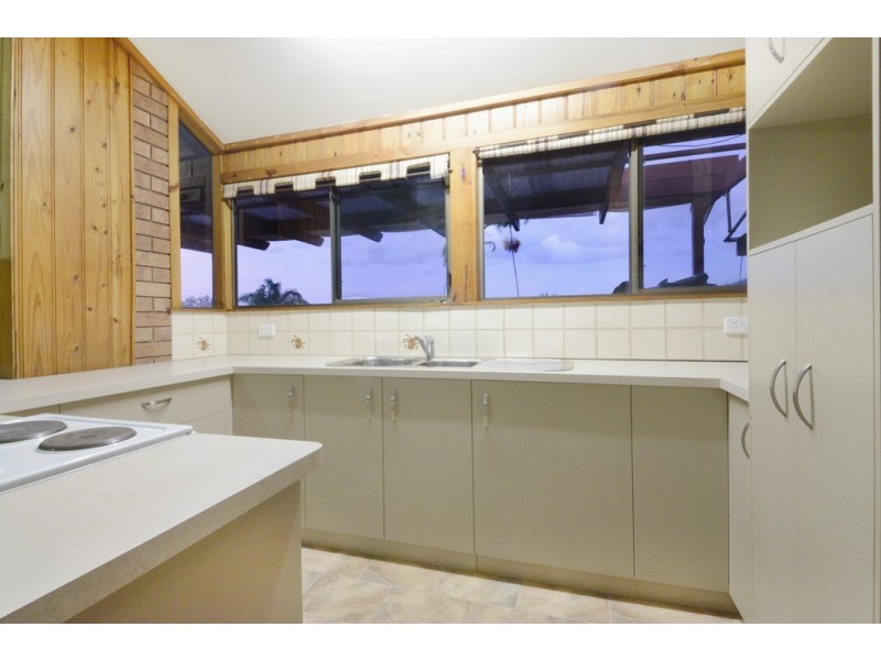 37 Manooka Drive, Cannonvale QLD 4802