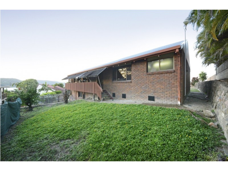 37 Manooka Drive, Cannonvale QLD 4802