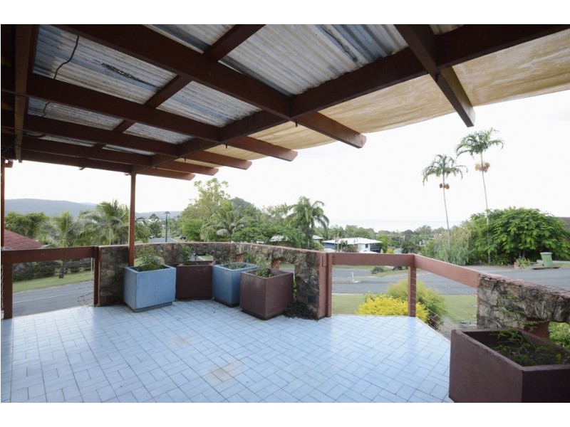 37 Manooka Drive, Cannonvale QLD 4802