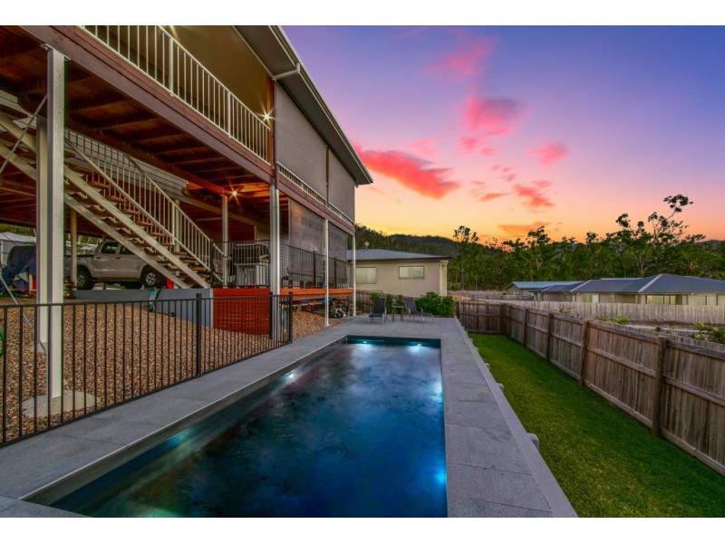 6 Pearl Street, Cannonvale QLD 4802