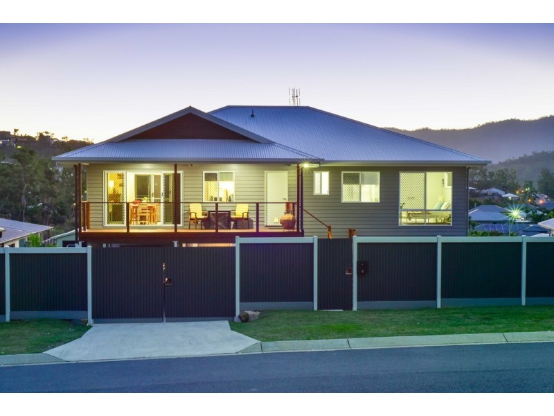 6 Pearl Street, Cannonvale QLD 4802