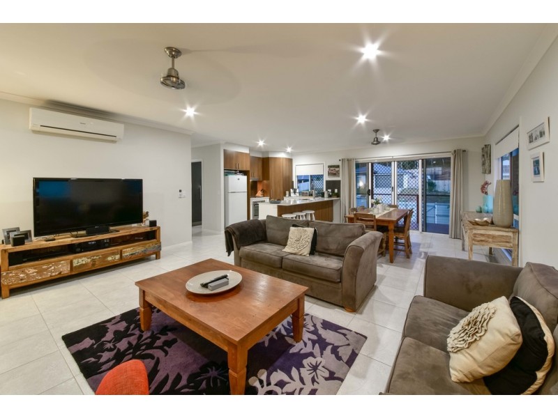6 Pearl Street, Cannonvale QLD 4802