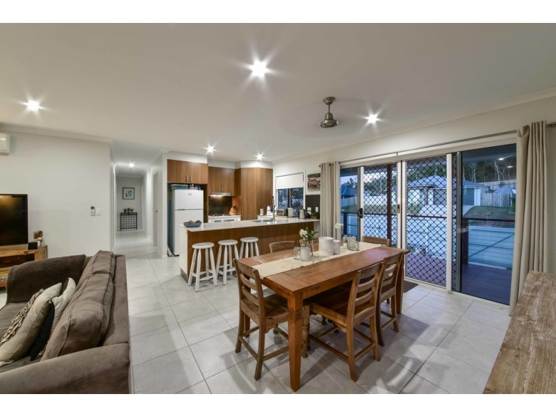 6 Pearl Street, Cannonvale QLD 4802