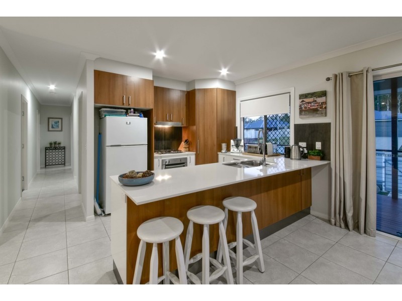 6 Pearl Street, Cannonvale QLD 4802