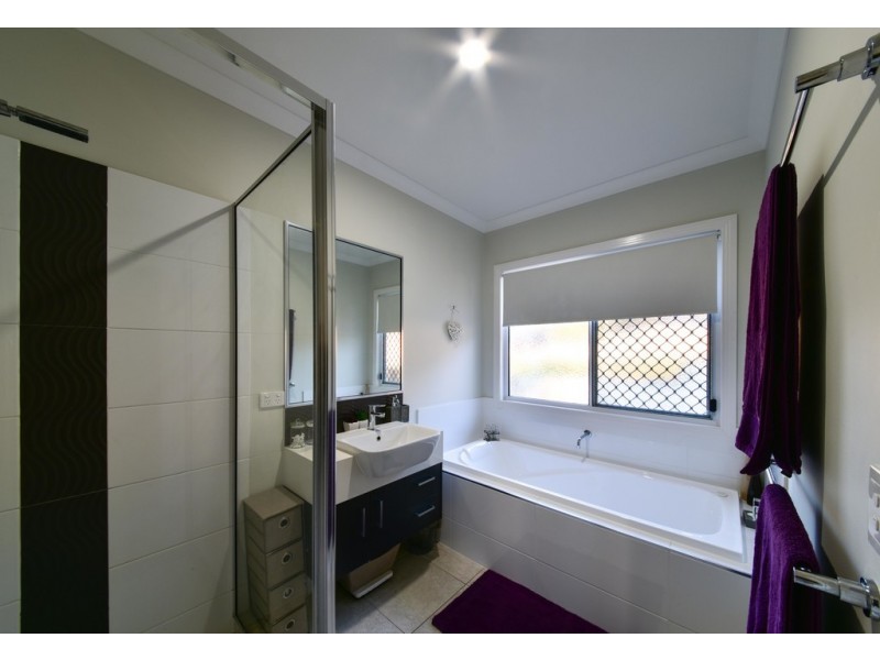 6 Pearl Street, Cannonvale QLD 4802