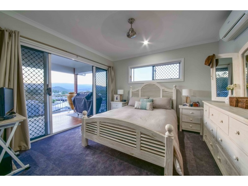 6 Pearl Street, Cannonvale QLD 4802