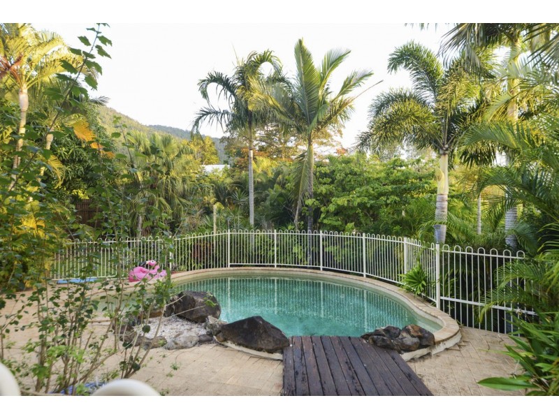 33 Country Road, Cannonvale QLD 4802