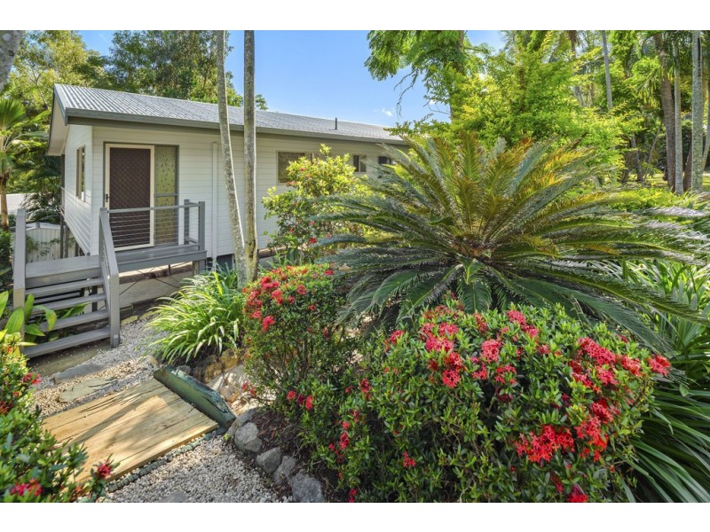 27 Eshelby Drive, Cannonvale QLD 4802
