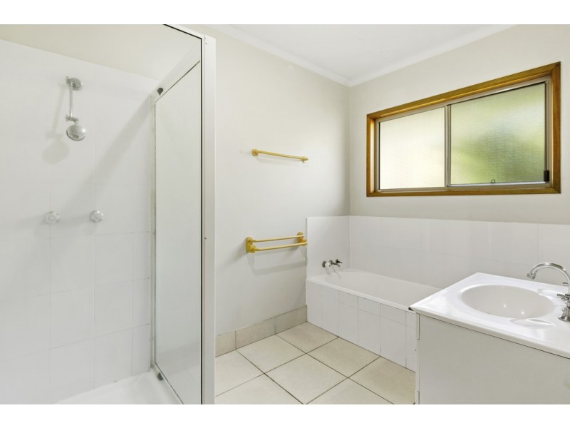 27 Eshelby Drive, Cannonvale QLD 4802