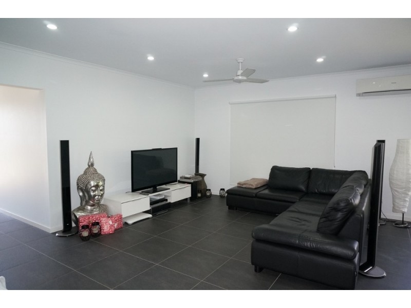 4 Flinders Court, Cannonvale QLD 4802