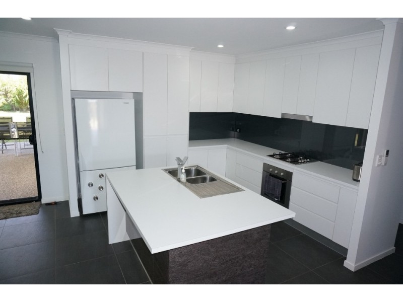 4 Flinders Court, Cannonvale QLD 4802