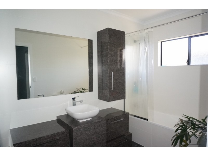 4 Flinders Court, Cannonvale QLD 4802