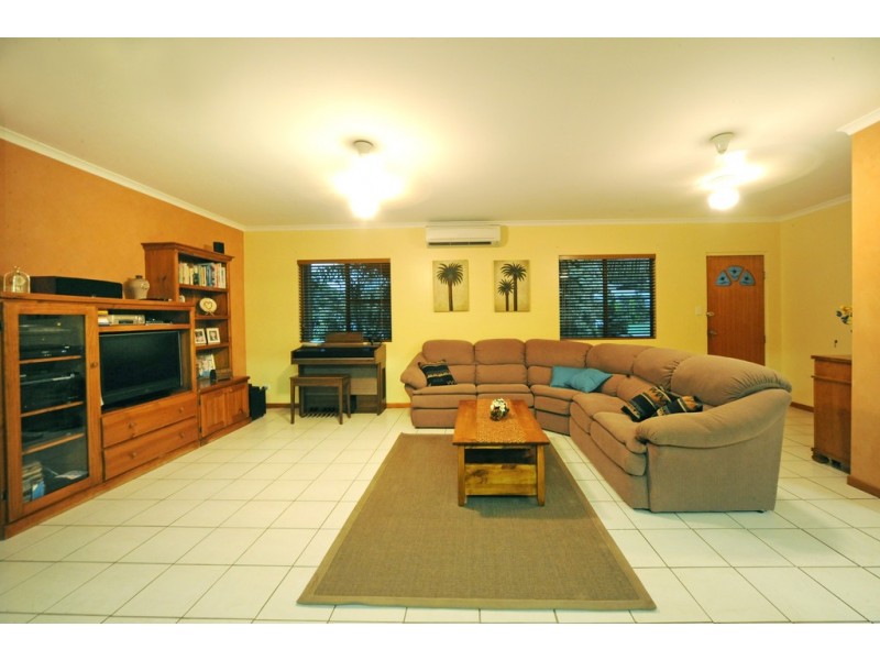 10 Jones Road, Cannonvale QLD 4802
