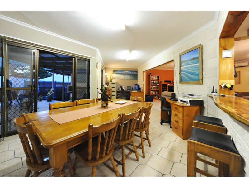 10 Jones Road, Cannonvale QLD 4802