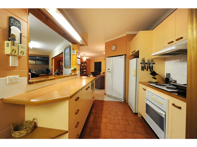 10 Jones Road, Cannonvale QLD 4802
