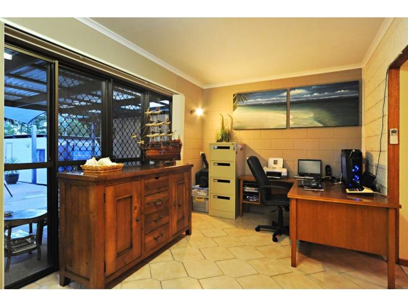 10 Jones Road, Cannonvale QLD 4802