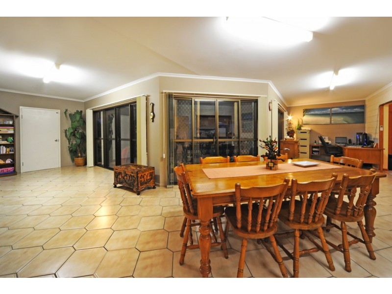 10 Jones Road, Cannonvale QLD 4802