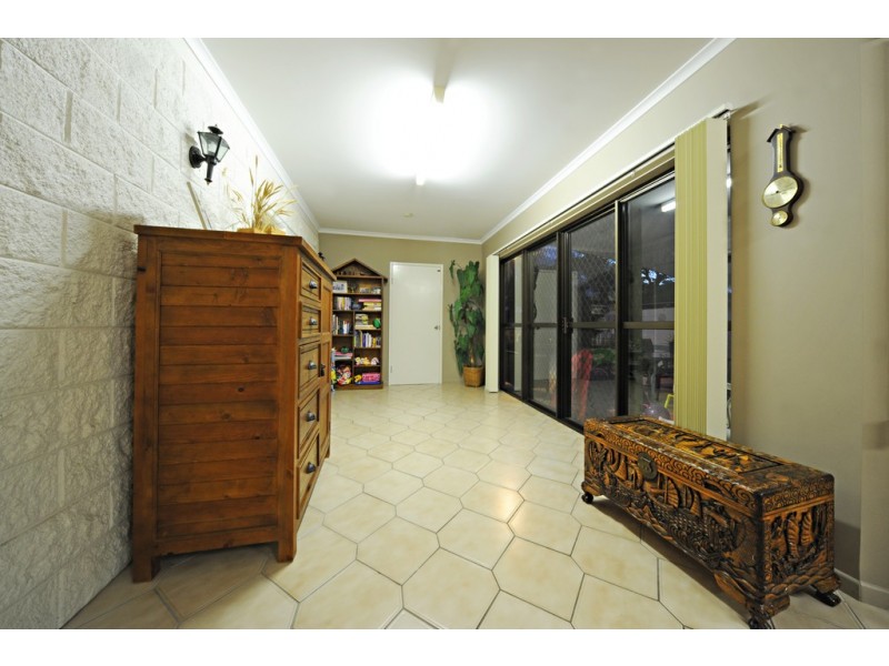 10 Jones Road, Cannonvale QLD 4802