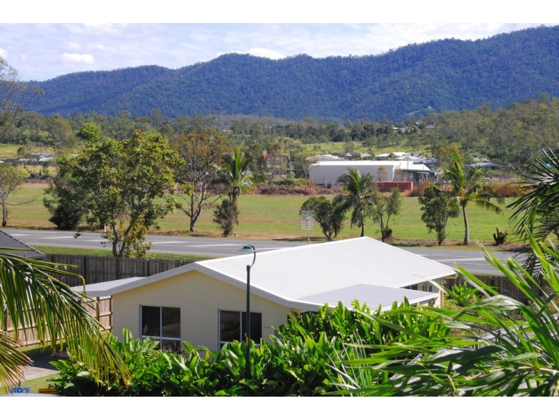 42 South Molle Boulevard, Cannonvale QLD 4802