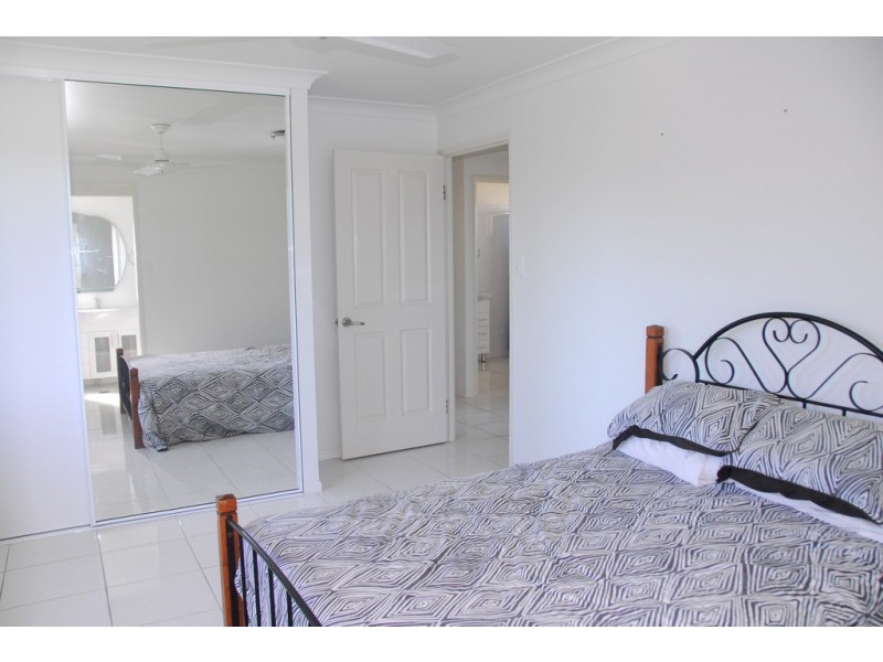 42 South Molle Boulevard, Cannonvale QLD 4802