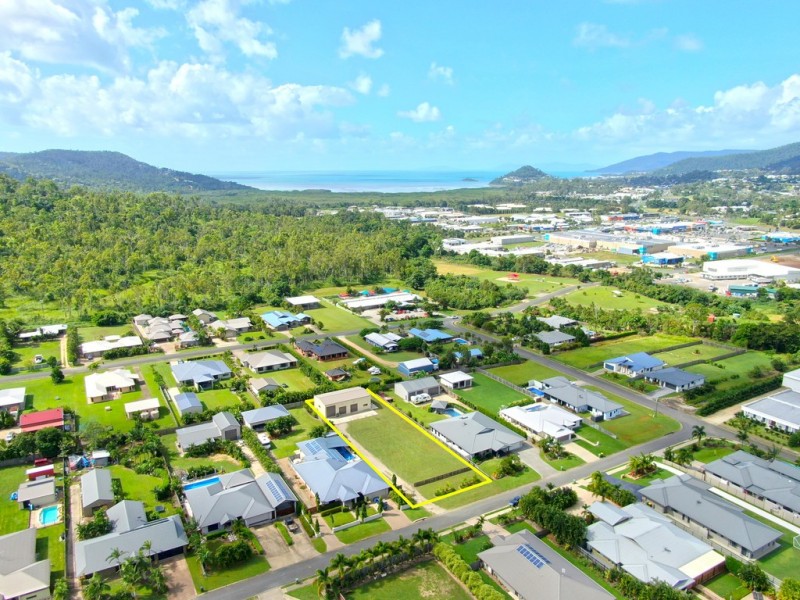 13 Henderson Street, Cannonvale QLD 4802