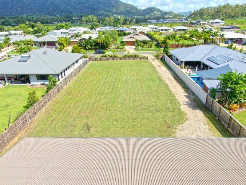 13 Henderson Street, Cannonvale QLD 4802