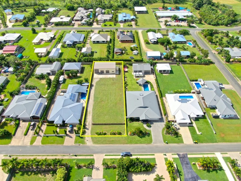 13 Henderson Street, Cannonvale QLD 4802