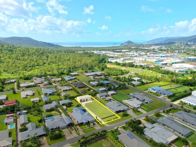 13 Henderson Street, Cannonvale QLD 4802