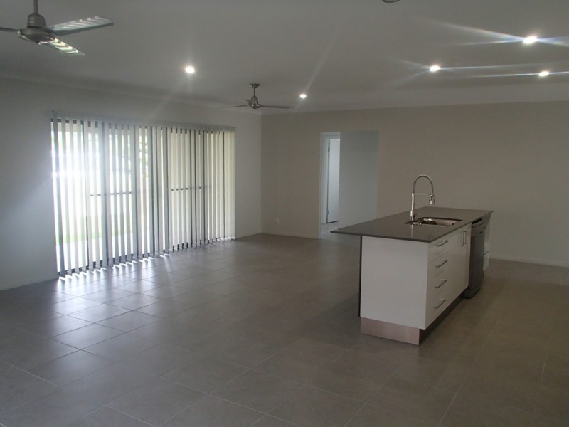 28 Twin Creek Court, Cannonvale QLD 4802