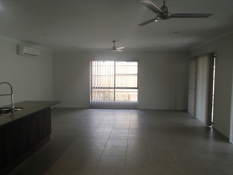 28 Twin Creek Court, Cannonvale QLD 4802