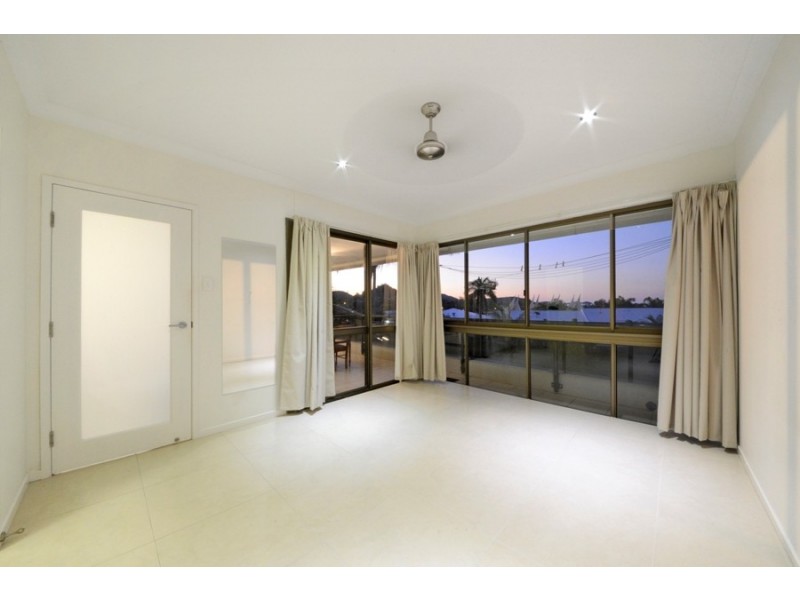 4/2 Eshelby Drive, Cannonvale QLD 4802