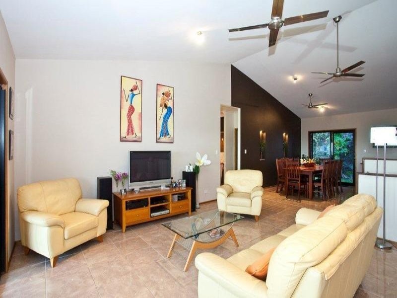 17 Country Road, Cannonvale QLD 4802