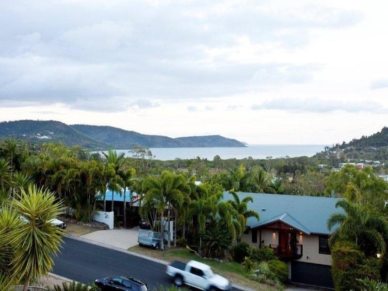 17 Country Road, Cannonvale QLD 4802