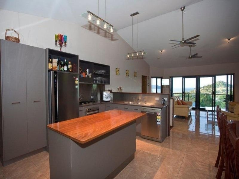 17 Country Road, Cannonvale QLD 4802