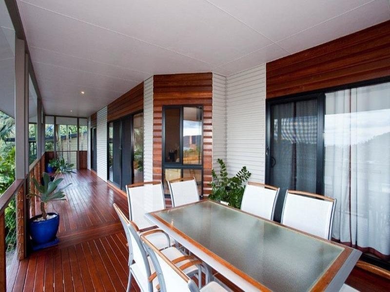 17 Country Road, Cannonvale QLD 4802
