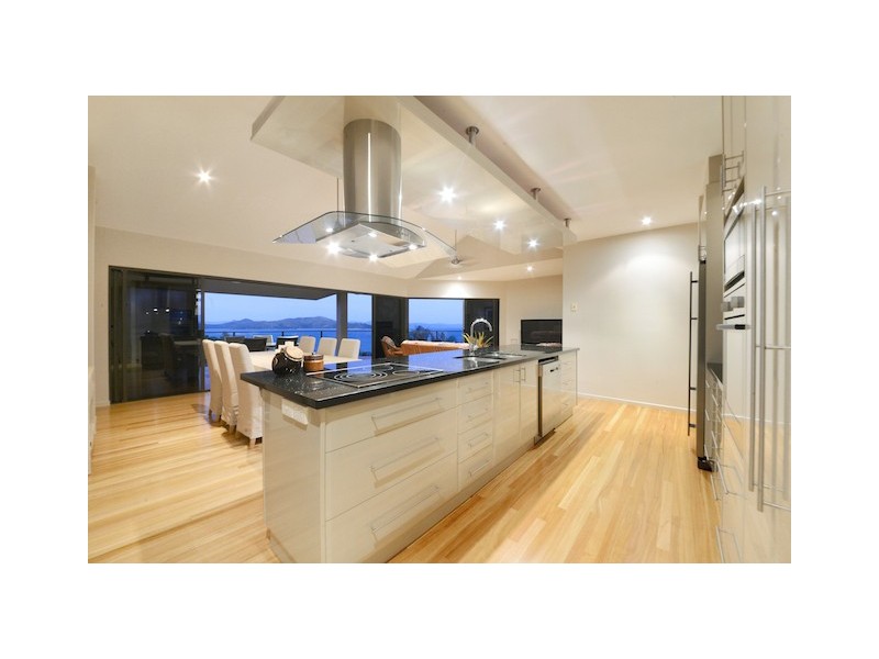 7 Shutehaven Close, Shute Harbour QLD 4802