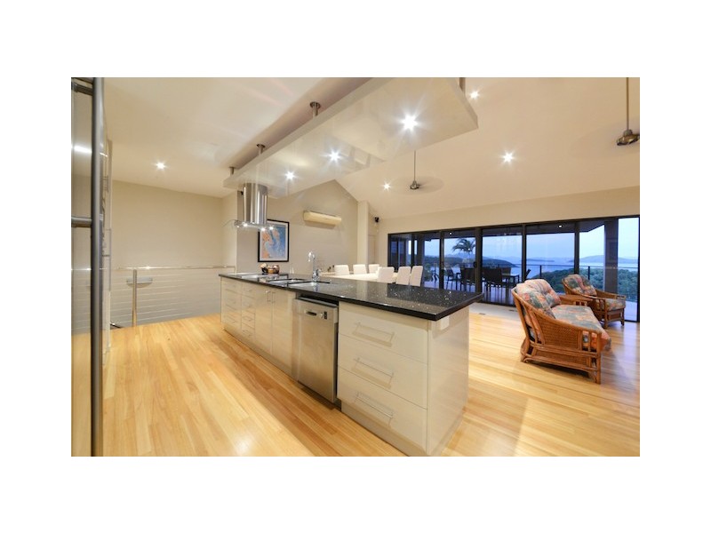 7 Shutehaven Close, Shute Harbour QLD 4802