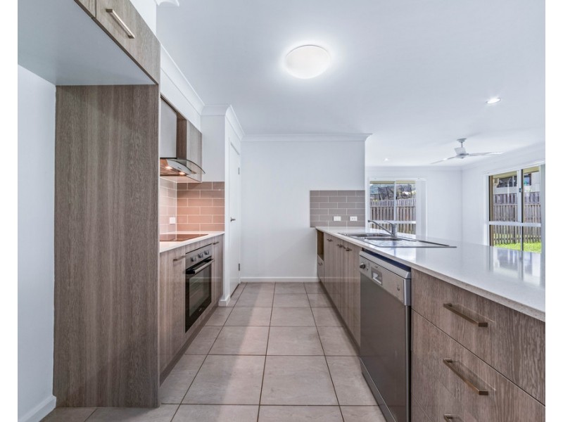 11 Spritsail Crescent, Cannonvale QLD 4802