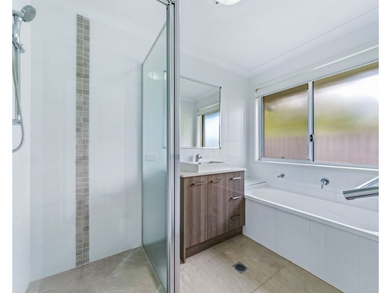 11 Spritsail Crescent, Cannonvale QLD 4802