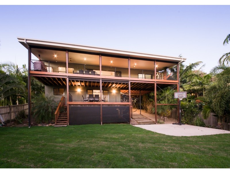 8 Golf Views, Cannonvale QLD 4802