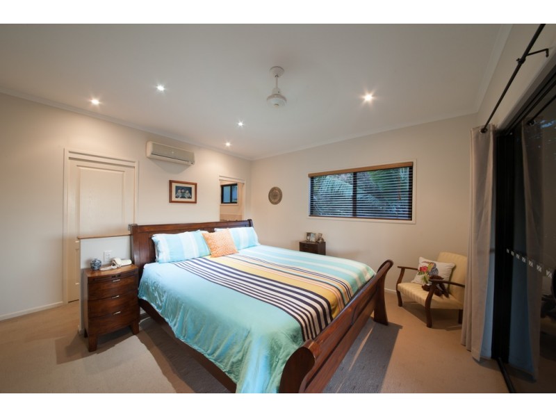 8 Golf Views, Cannonvale QLD 4802